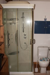 les bourdoncles Ombrassa salle de bain douche et toilette