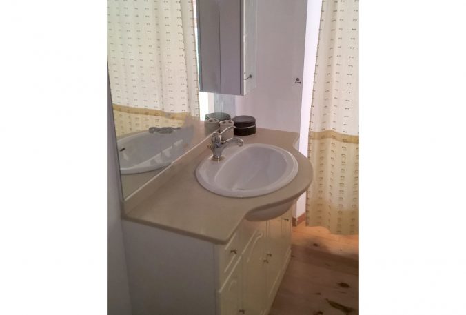 montage salle de bain serena avec les bords blanc
