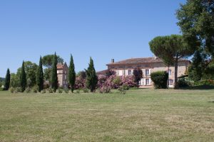 les bourdoncles vue d'ensemble coté Sud avec allée de cyprès