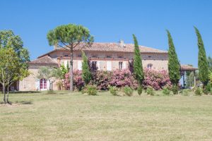 les bourdoncles vue d'ensemble coté Sud avec allée de cyprès