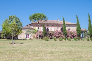 les bourdoncles vue d'ensemble coté Sud avec allée de cyprès