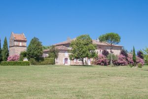 les bourdoncles vue d'ensemble coté Sud avec allée de cyprès